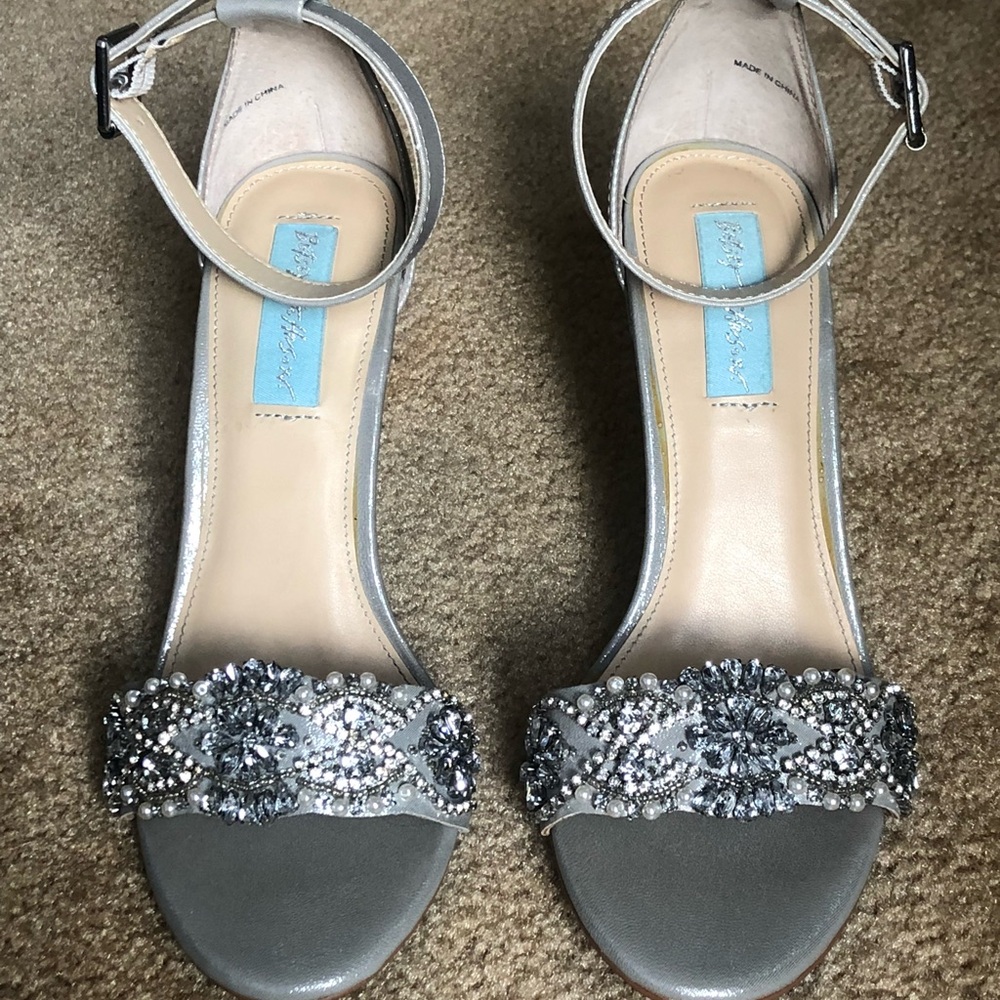Betsey Johnson Juno Sandal Heel Silver Beads Pearls Size 7 Wedding Bridal Prom